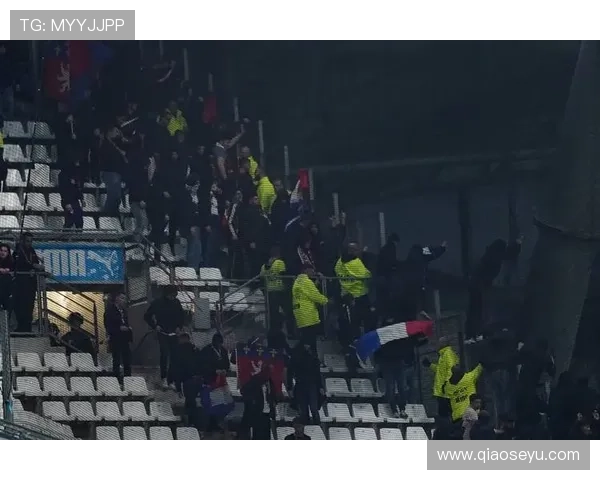 成都足球队配合引发热议球迷与专家各执己见探讨争议背后的真相 成都足球队配合引发热议球迷与专家各执己见探讨争议背后的真相