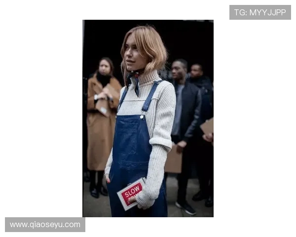 足球明星与黑色衬衫女孩的浪漫邂逅揭示了青春与梦想的交织之美 足球明星与黑色衬衫女孩的浪漫邂逅揭示了青春与梦想的交织之美