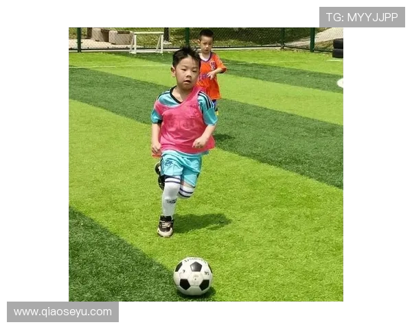 小孩足球明星展现舞蹈才华的精彩瞬间与动人图片合集